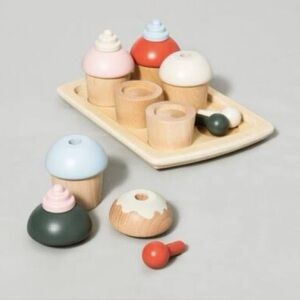 **NEW** Hearth & Hand Cupcake Set